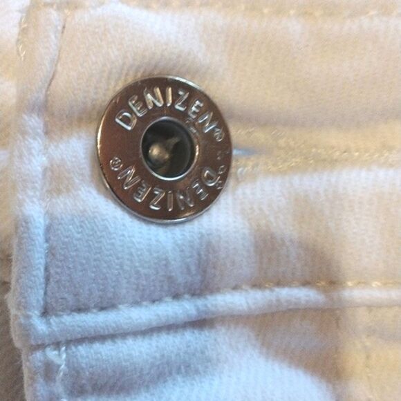 Levi's Denizen White High- Rise Shorts - Picture 9 of 10